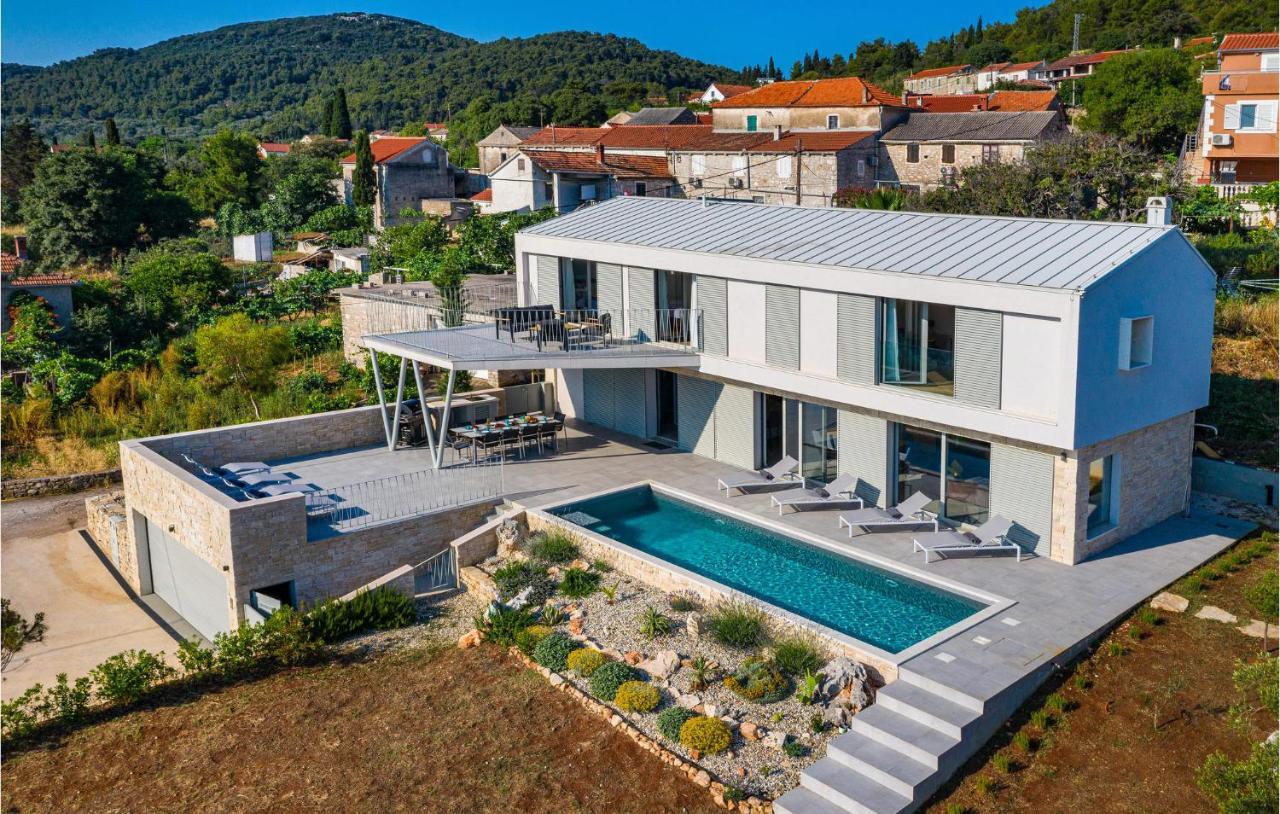 Nice Home In Zman With Outdoor Swimming Pool, Wifi And 3 Bedrooms Case de vacanță