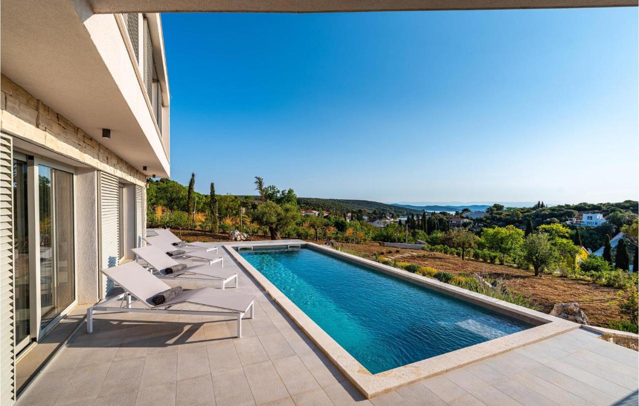 Nice Home In Zman With Outdoor Swimming Pool, Wifi And 3 Bedrooms * Žman