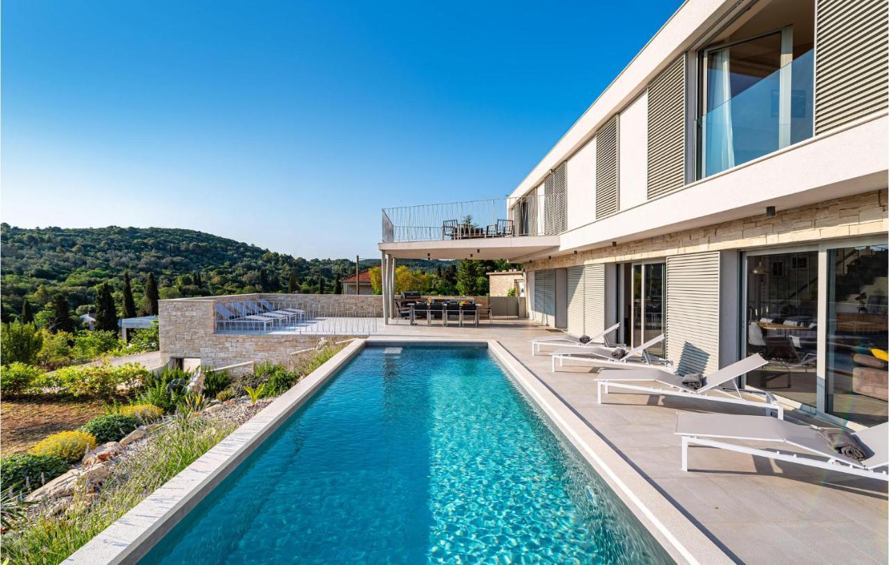 Case de vacanță Nice Home In Zman With Outdoor Swimming Pool, Wifi And 3 Bedrooms *