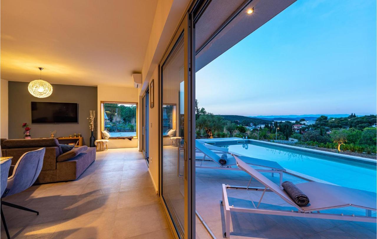Nice Home In Zman With Outdoor Swimming Pool, Wifi And 3 Bedrooms Case de vacanță *