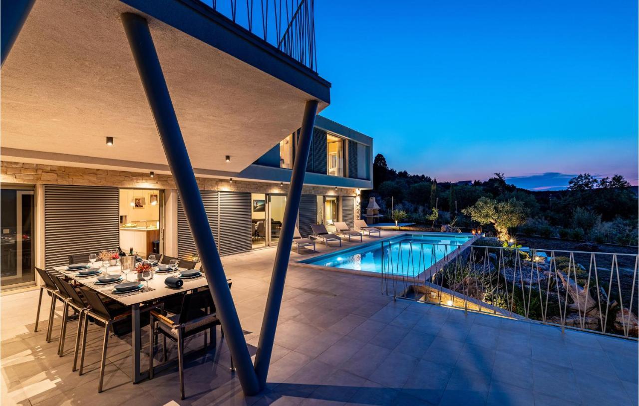Nice Home In Zman With Outdoor Swimming Pool, Wifi And 3 Bedrooms * Žman