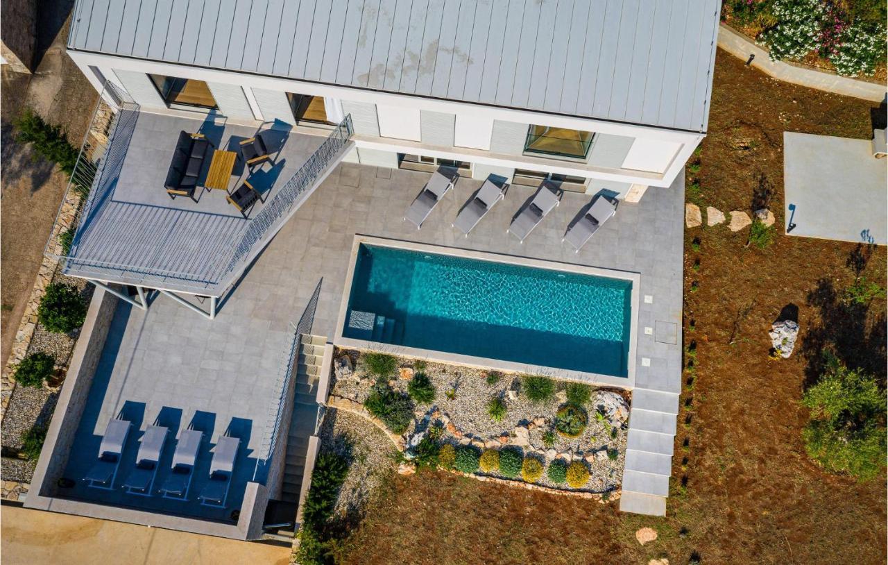 Nice Home In Zman With Outdoor Swimming Pool, Wifi And 3 Bedrooms Žman