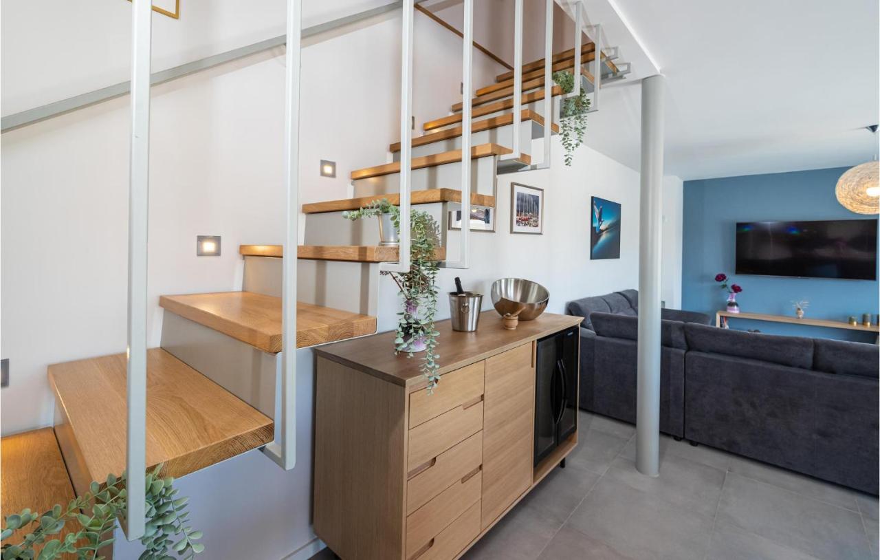 Vikendica Nice Home In Zman With Outdoor Swimming Pool, Wifi And 3 Bedrooms Zman