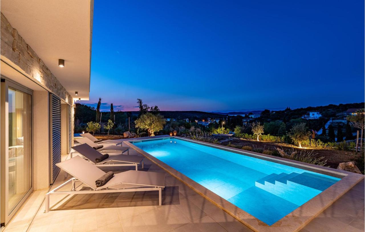 Vikendica Nice Home In Zman With Outdoor Swimming Pool, Wifi And 3 Bedrooms *