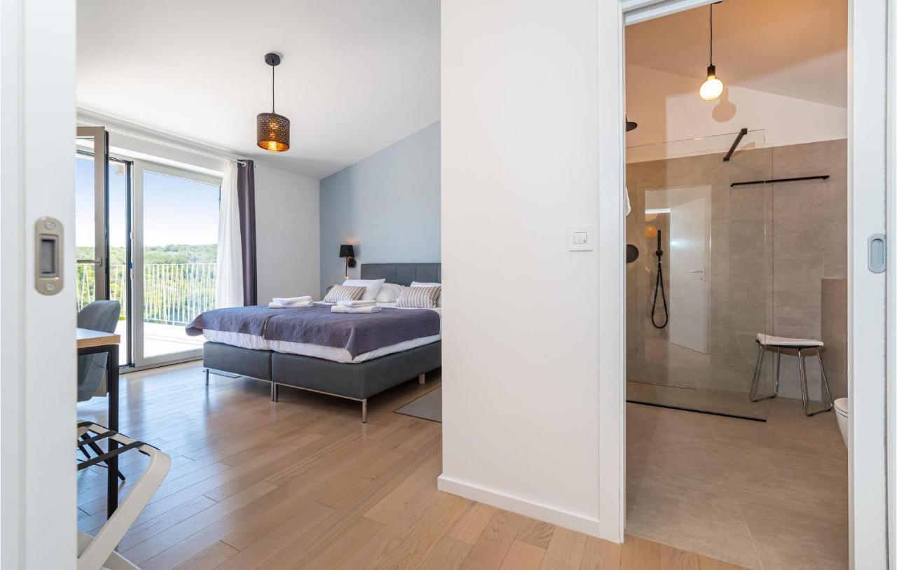 Vikendica Nice Home In Zman With Outdoor Swimming Pool, Wifi And 3 Bedrooms