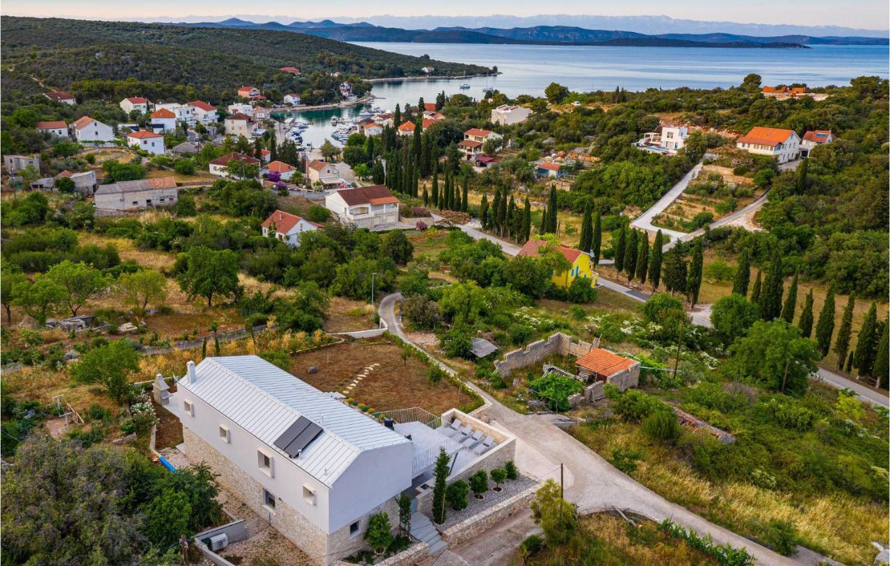 Vikendica Nice Home In Zman With Outdoor Swimming Pool, Wifi And 3 Bedrooms Zman