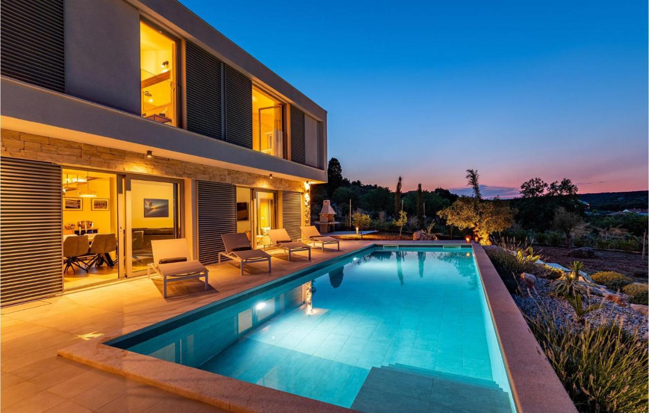 Vikendica Nice Home In Zman With Outdoor Swimming Pool, Wifi And 3 Bedrooms